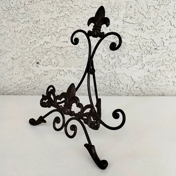 Vintage Cast Iron Fleur-de-Lis Display Easel Stand – Ornate Scroll Design – 11" - Picture 2 of 10